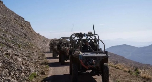İsrail Suriyadakı tankları vurub