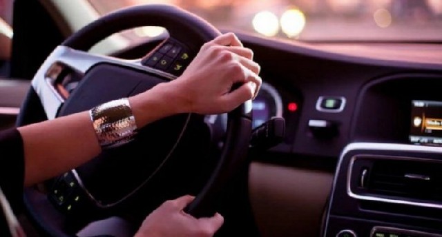 Bəzi qadın sürücülər niyə başqalarına yol vermirlər? - VİDEO