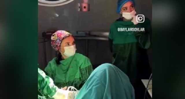 Bloqer əməliyyat otağına girmişdi, rəhbərlik cəzalandırıldı