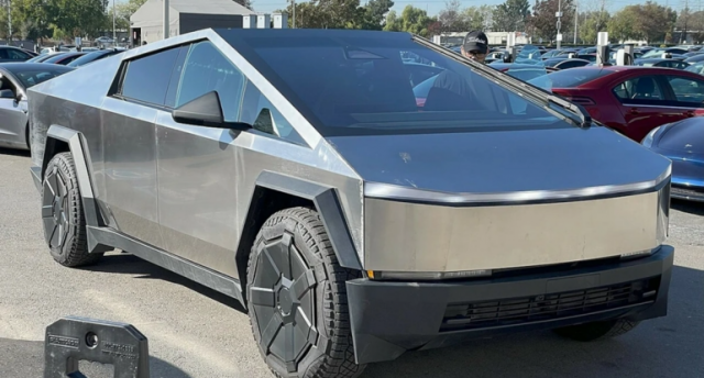 "Cybertruck" zibil qabına oxşayır" - "Tesla"nın təsisçisi