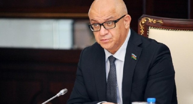 Zatulin qısqırdılmaq üçün postda əyləşdirilib və özünü də ona verilən təlimata uyğun aparır-Açıqlama