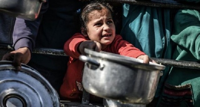 Qəzzada kəskin qida çatışmazlığı olan uşaqların sayı rekord həddə çatıb
