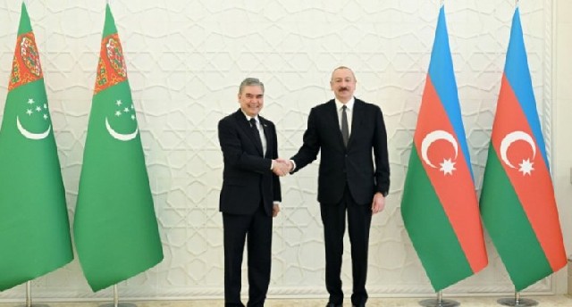 İlham Əliyev Qurbanqulu Berdiməhəmmədova zəng edib