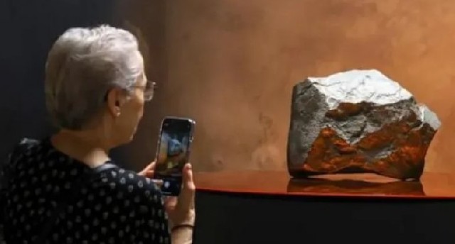 4,3 milyon dollara satılan meteorit qalmaqala səbəb oldu
