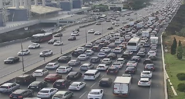 Bakıda sıxlıq olan yollar - SİYAHI