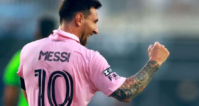 Messi baxımlı qol vurdu - VİDEO