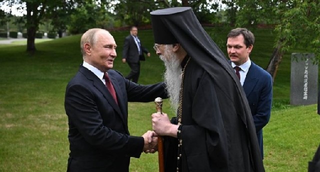 Putinlə görüşdüyünə görə ÜZR İSTƏDİ