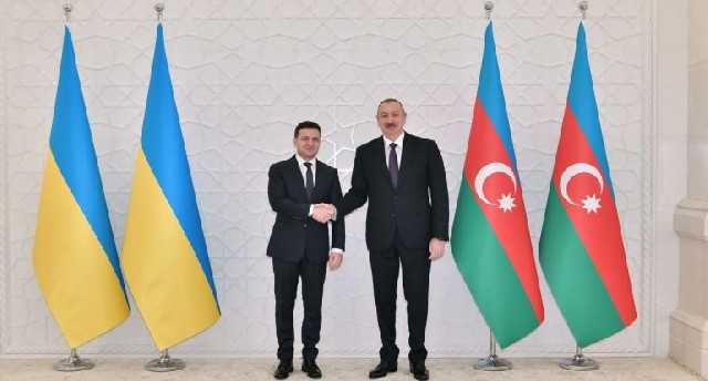 Prezident İlham Əliyev Zelenskini təbrik edib