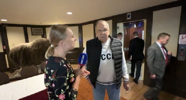 Lavrov "SSRİ sviteri"ni niyə geyindiyini açıqlayıb: "Putin deyib ki..."