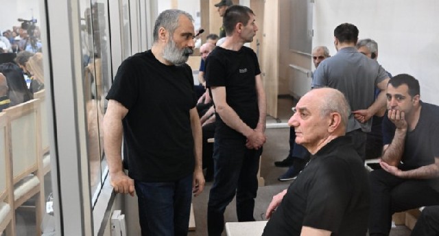 Zərər çəkmiş şəxslər məhkəmədə ifadə veriblər